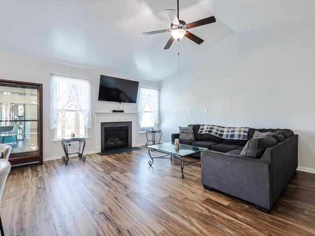 1076 Caprisia Loop