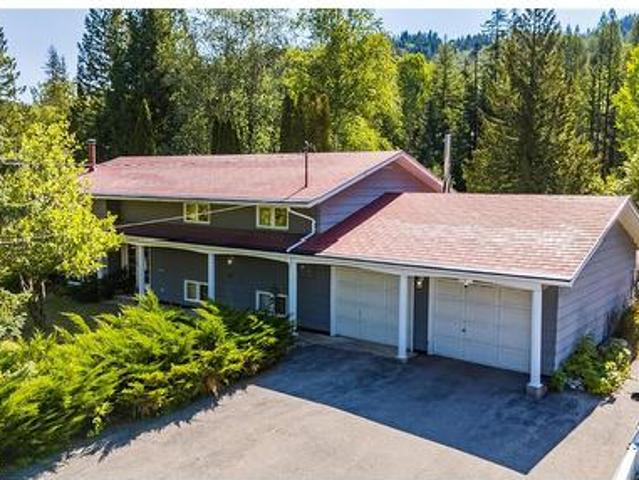 1076 Columbia Gardens Road, Fruitvale, BC, V0G 1L1 house for sale | Listing ID 10399 | Royal LePage