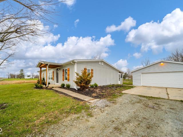 1076 E County Road 650 N