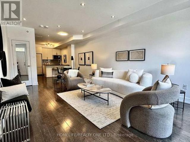 1076 Lansdowne Avenue, Toronto, ON, M6H 4H2 house for sale | Listing ID W13677 | Royal LePage