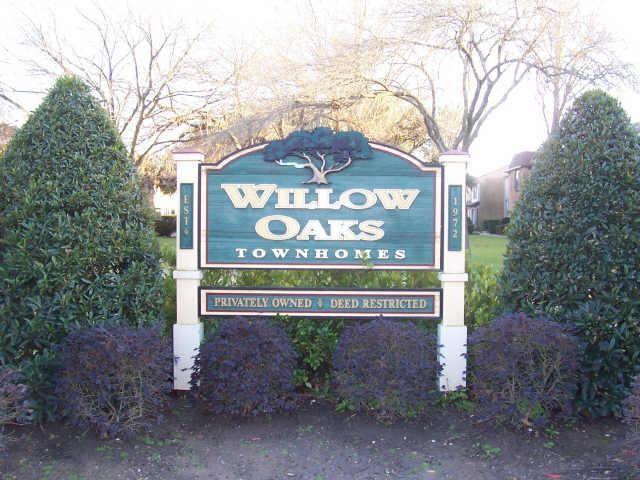 1076 Willow Oaks Circle