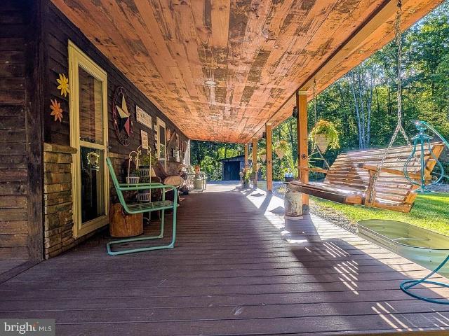 1077 Queen Road