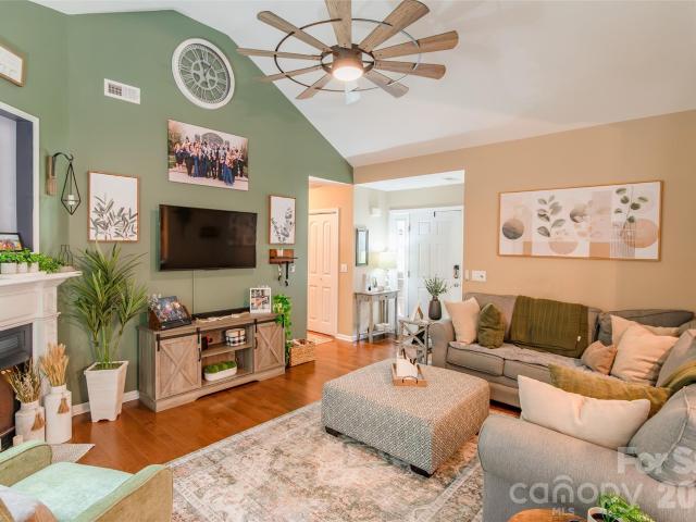 1079 Warpers Lane