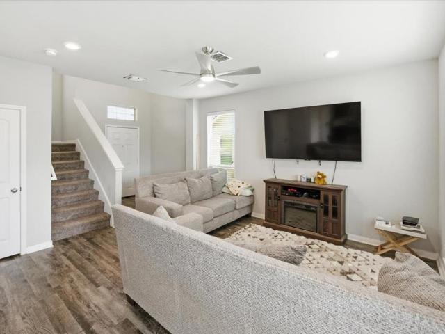 10701 Kestrel Court