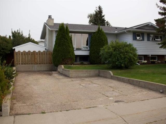 10707 Ave, Westlock, AB, T1P 1C7 house for sale | Listing ID E4505 | Royal LePage