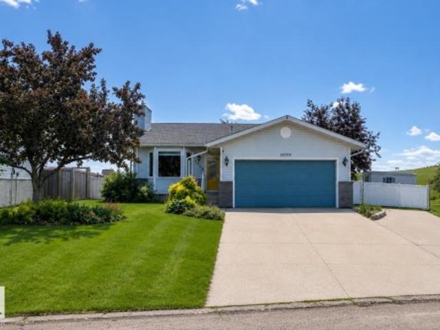 1070 Avenue, Morinville, AB, T8R 1E3 house for sale | Listing ID E4499 | Royal LePage
