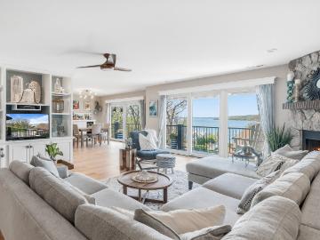 1070 S Lake Shore Dr, Unit 11 2 B