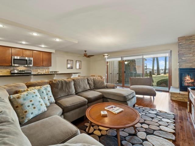 1070 S Lake Shore Dr, Unit 8 1 A