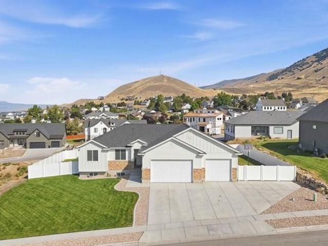 1071 E 160 N, Hyde Park, UT 84318