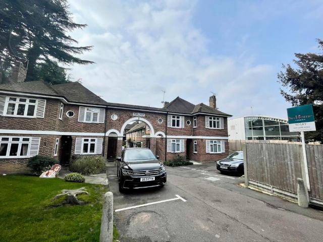 1071 High Road, London N20 2 bed maisonette to rent £1,800 pcm £415 pw