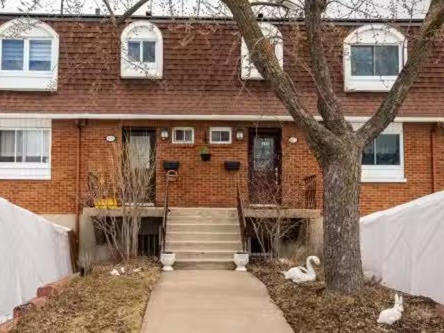 1072 Rue Dominion, Longueuil Greenfield Park, QC, J4V 3C1.