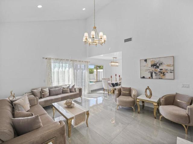 10739 Villa Bonita
