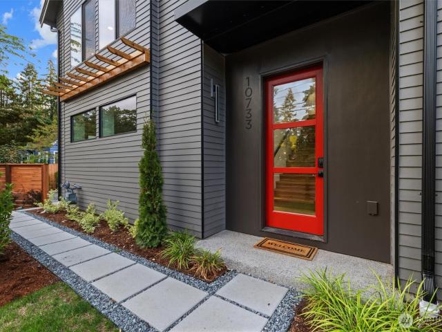 1073 th Avenue NE