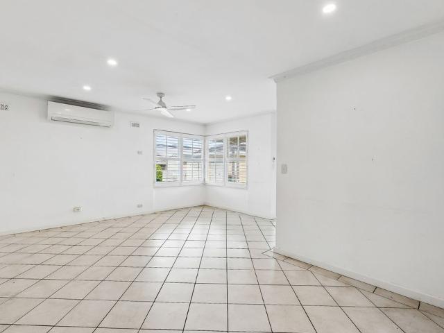 10/7 10 Helen Street