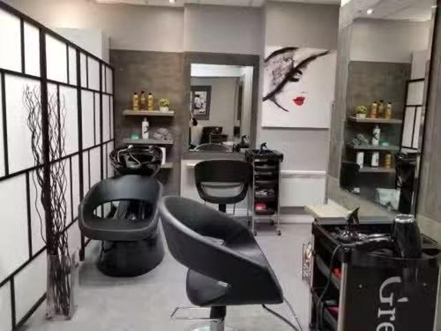 107 4055 Rue Ste Catherine O. Westmount, QC, H3Z 3J8 commerc.