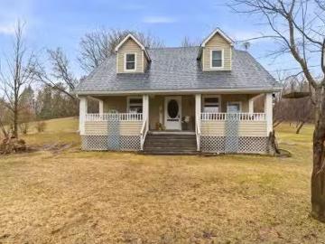 107 Ch. Des Érables, Val Des Monts, QC, J8N 2T3 house for sa.