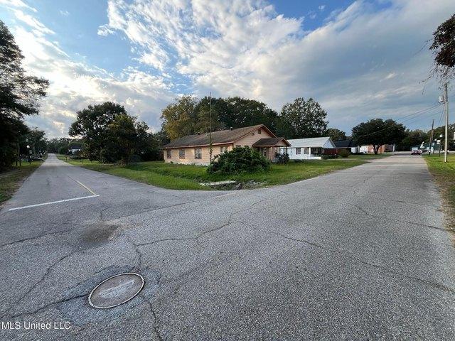107 Cypress St, Richton, MS 39476