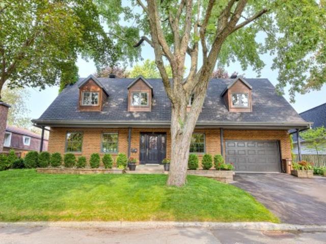 107 Av. De Charente, Saint Lambert, QC, J4S 1K2 Luxury House for sale | Listing ID 16642 | Royal LePage Carriage Trade Luxury Properties