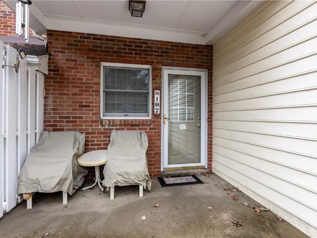 107 Boxwood Ct