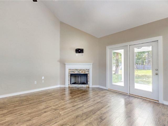 107 Kingsley Drive N