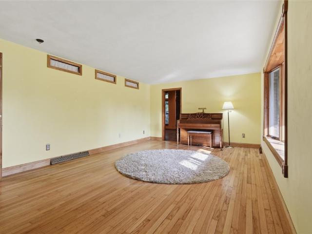 107 Jeanine Ct