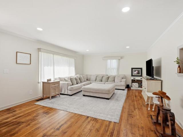 107 Oak St
