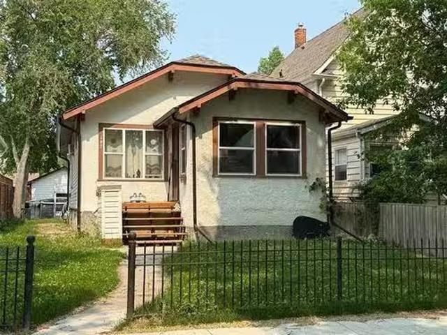 107 Lansdowne Ave, Winnipeg, MB, R2W 0G2 house for sale Lis.