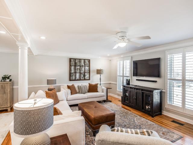107 Meadow Ln
