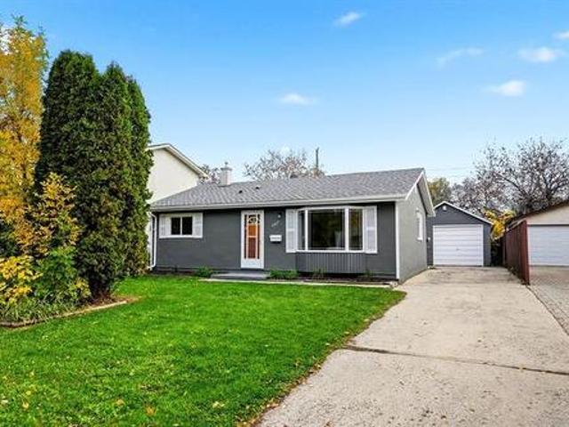 107 Minikada Bay, Winnipeg, MB, R2C 0G9 house for sale | Listing ID 202625 | Royal LePage