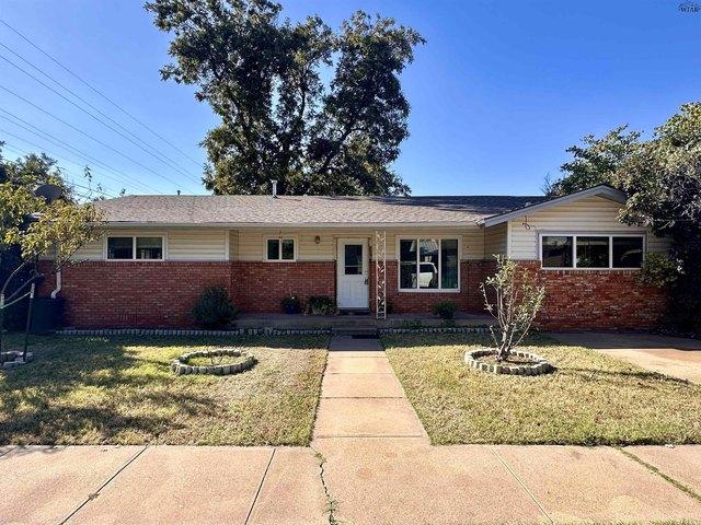 107 N Arkansas St, Seymour, TX 76380