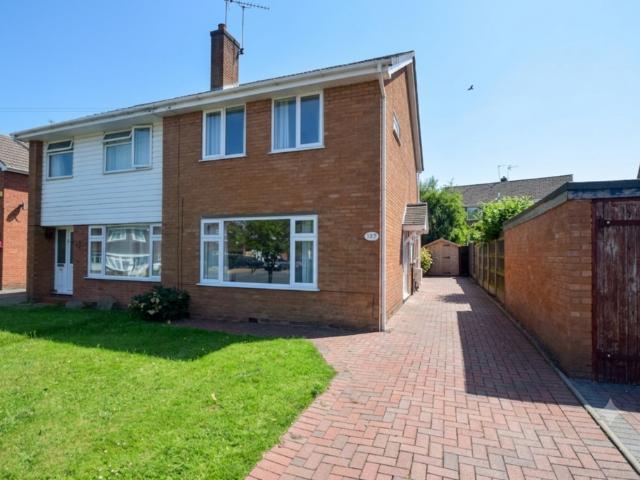 107 St. Andrews Way 4 bed semi detached house to rent £1,820 pcm £420 pw