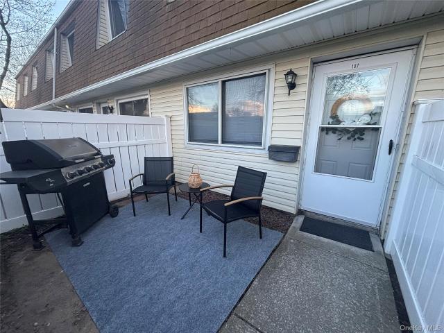 107 Storm Dr, Holtsville, NY 11742 | MLS #975350