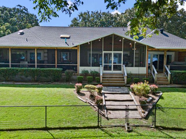 107 Pine Shore Ln