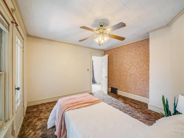 107 W 16TH Avenue