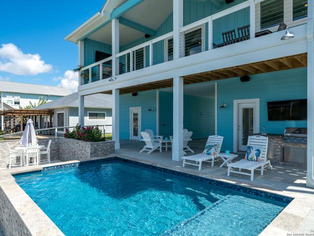107 Windjammer Rd, Rockport, TX 78382 | MLS #474470