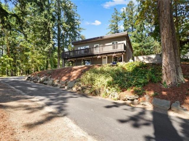 1084 Tatlow Rd, North Saanich, BC, V8L 5P3 house for sale | Listing ID 1044 | Royal LePage