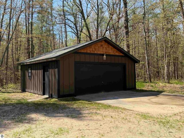 10852 NE Black Bear Road