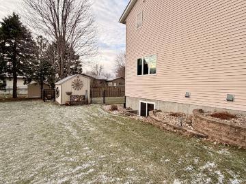 1085 Briarwood Dr, Worthington, MN