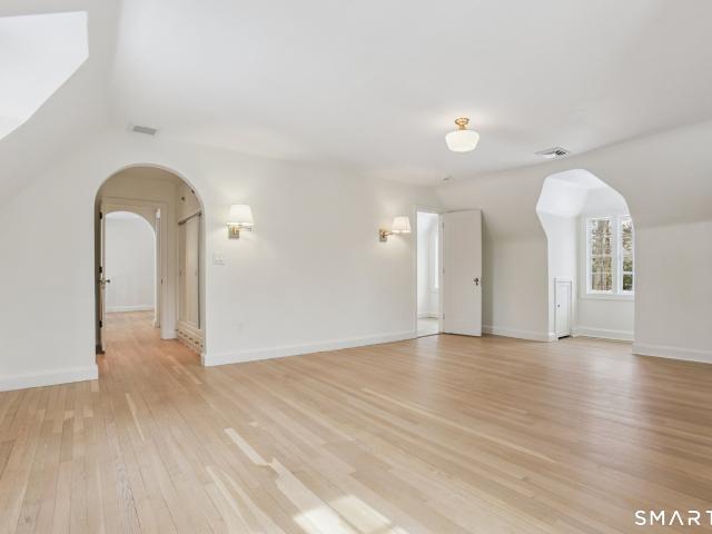 1085 Ridge Rd, Hamden, CT 06517 | MLS #24193