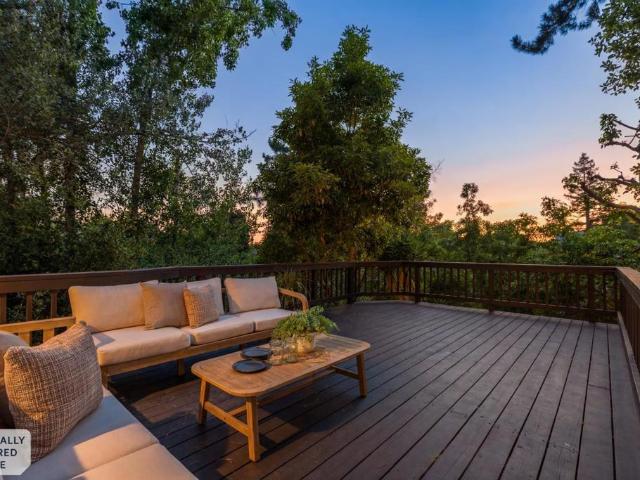 1085 Sunset Drive