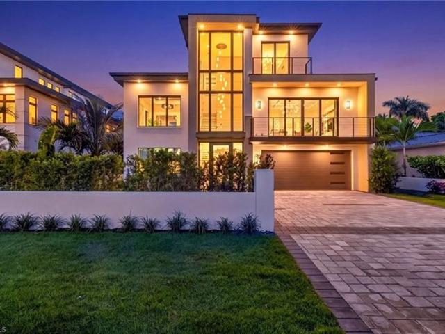 1085 Sandpiper St, Naples, FL 34102