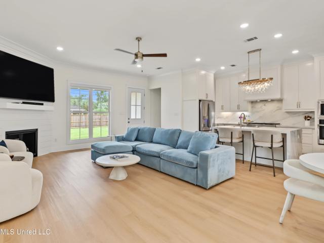 10863 Lily Lane
