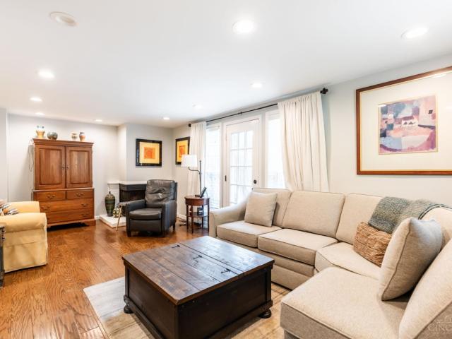 10865 Lakehurst Court