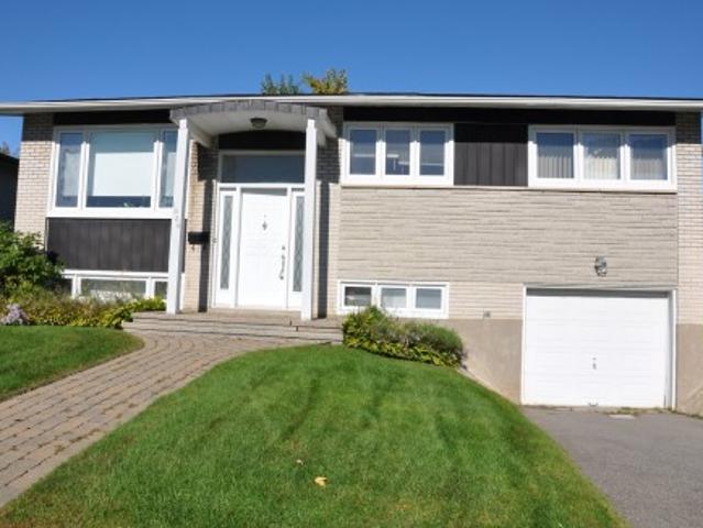1086 Rue Emerson, Laval Chomedey, QC, H7W 1H7 house for sale | Listing ID 27654 | Royal LePage