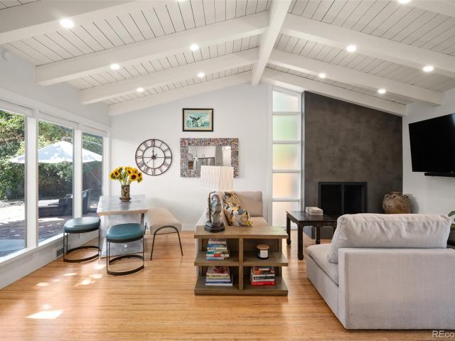 10870 Linda Vista Drive