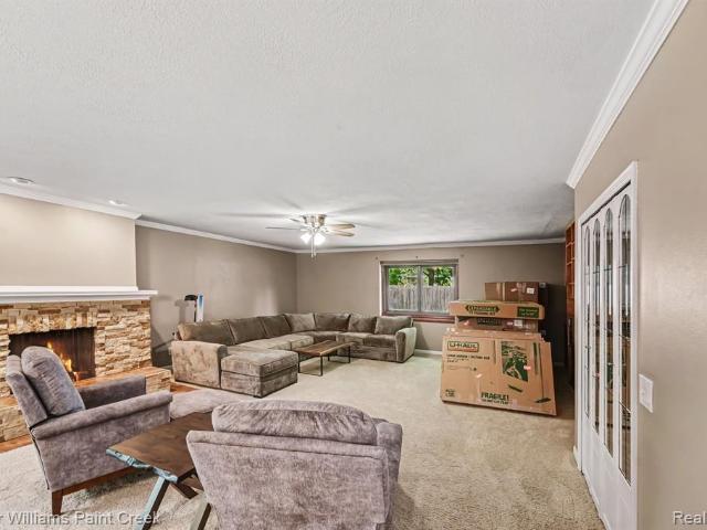 1087 Collingwood Drive