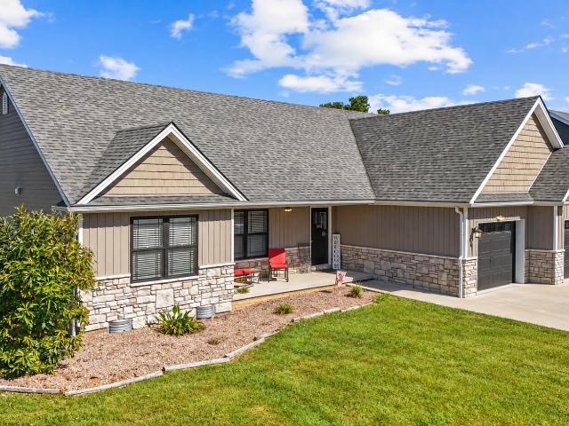 1087 Twin Oaks Boulevard