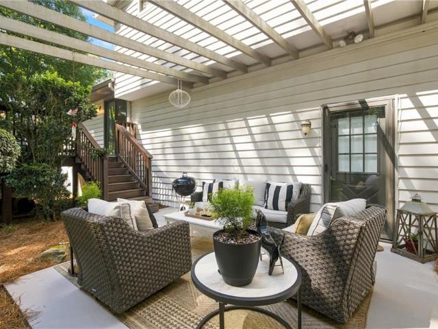 1088 Oak Grove Circle