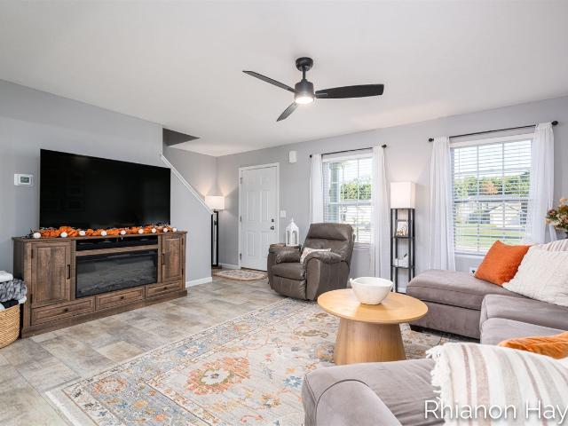 10894 Vine Leaf Circle