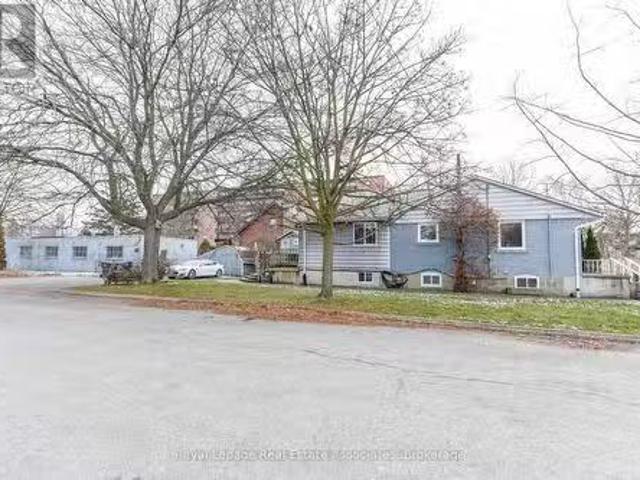 1089 Seneca Avenue, Mississauga, ON, L5G 3X4 house for sale.